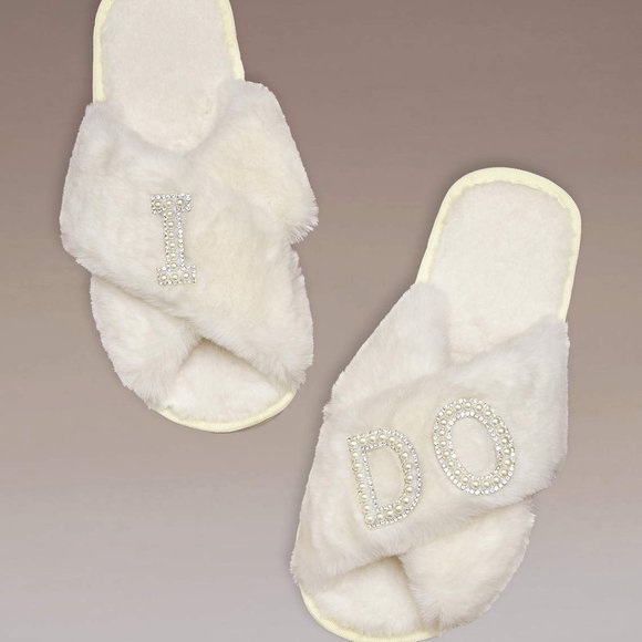NWT Azazia Fuzzy Bride "I Do" Sand Slippers Women's 40-41 (US 9) - Picture 2 of 7